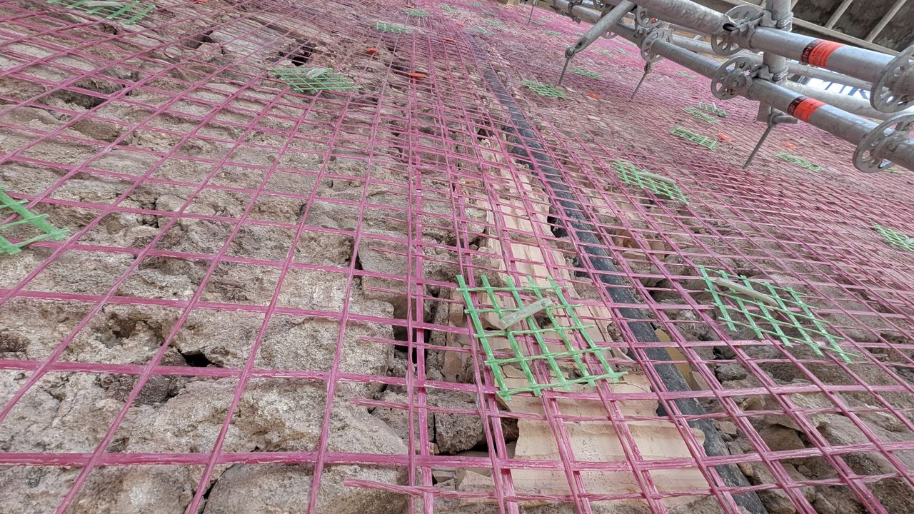 FRP fibre meshes applied to the masonry of Palazzo Bellante in Cavalese